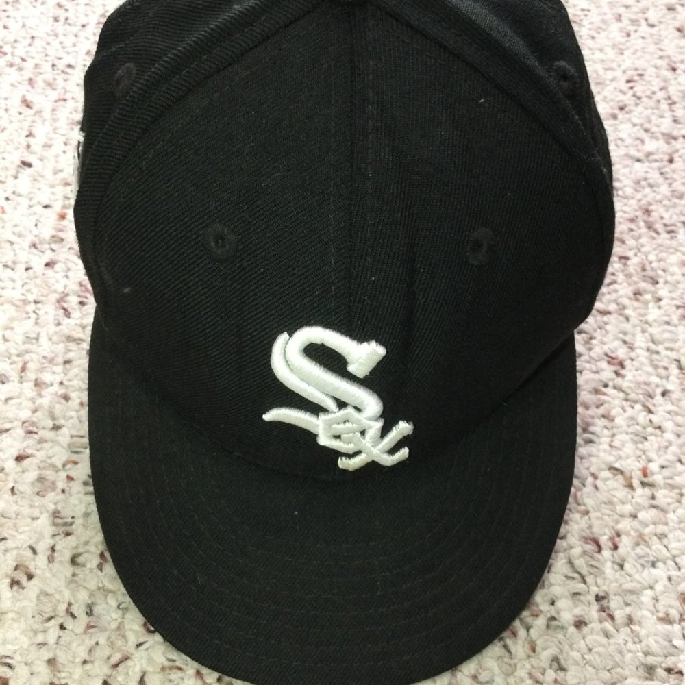 MLB  NEW ERA-GENUINE MERCHANDISE Chicago White Sox Fitted Hat/Cap MED-LARGE